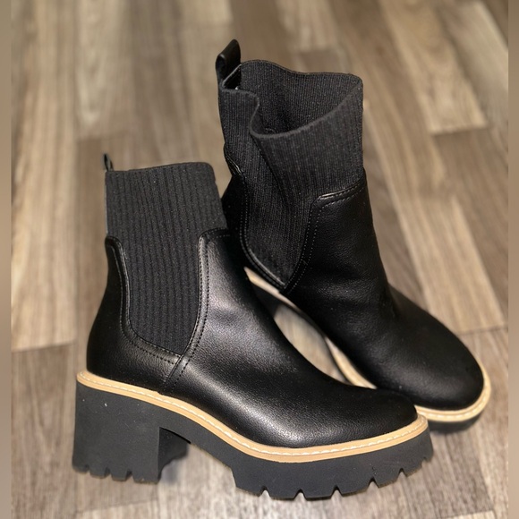 Dolce Vita Darcel Chelsea Boots - Picture 2 of 7